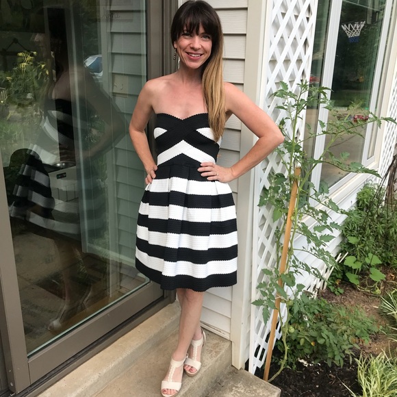 San Souci-strapless black and white bandage mini - Picture 2 of 8